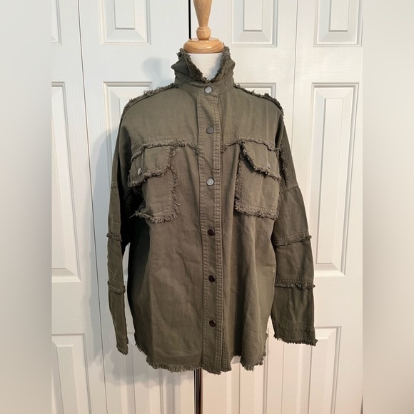 NWT Elan Dawn All You Need Is Love Distressed Jacket/Shacket Olive Green Medium - Picture 9 of 10